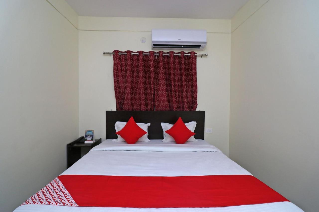 קוטאק Oyo Hotel Ayush Palace מראה חיצוני תמונה