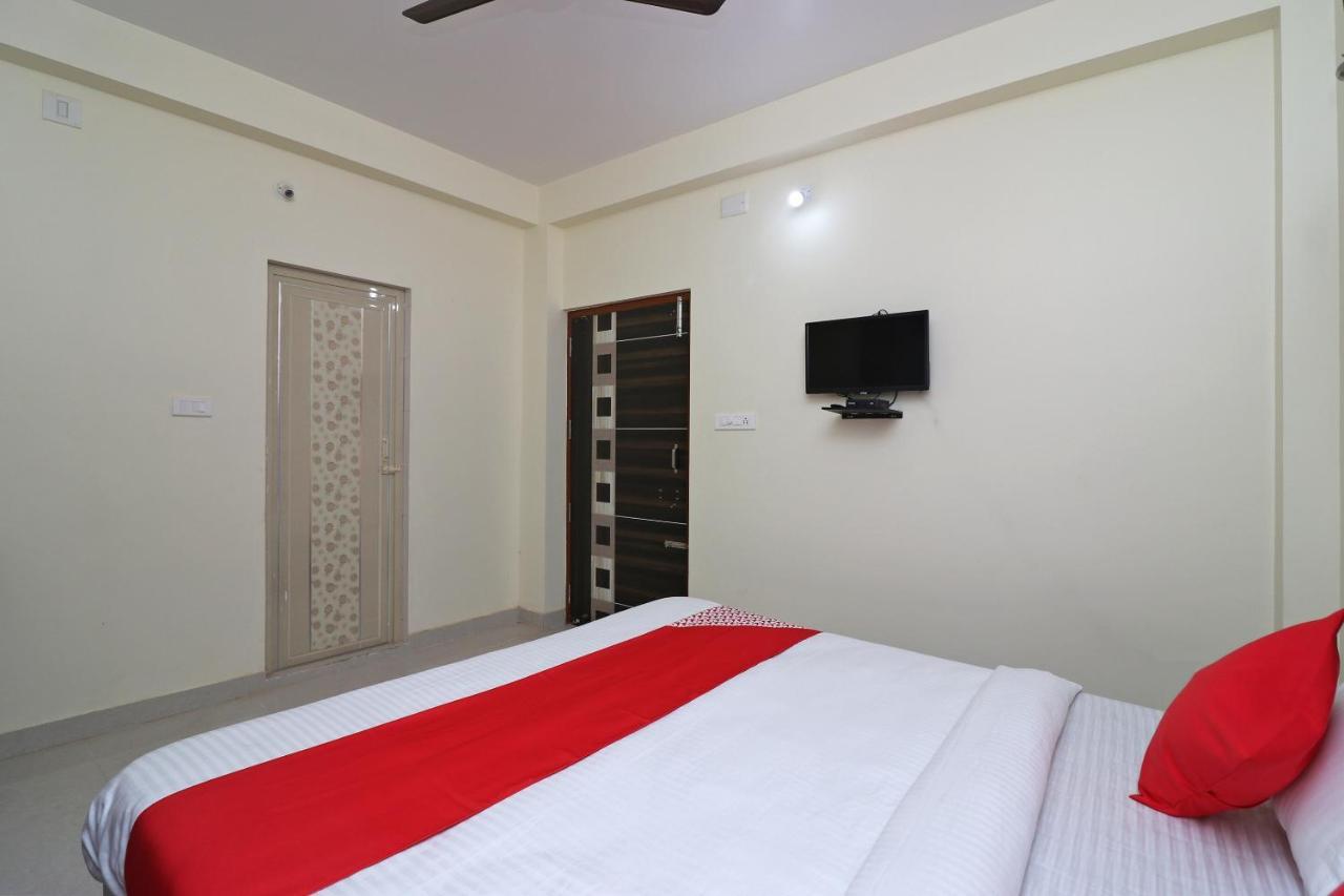 קוטאק Oyo Hotel Ayush Palace מראה חיצוני תמונה