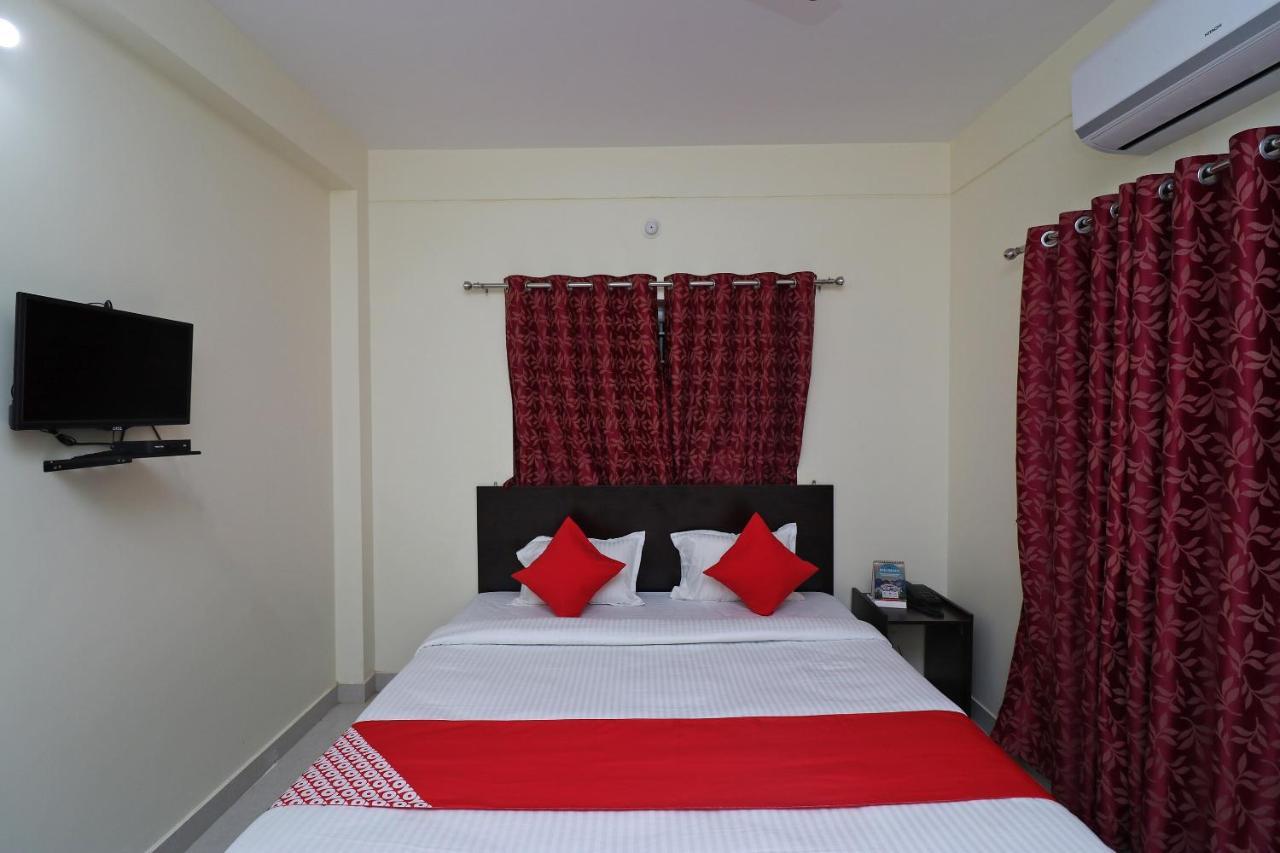 קוטאק Oyo Hotel Ayush Palace מראה חיצוני תמונה