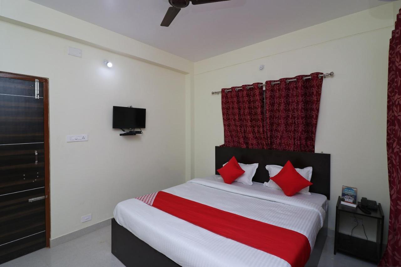קוטאק Oyo Hotel Ayush Palace מראה חיצוני תמונה
