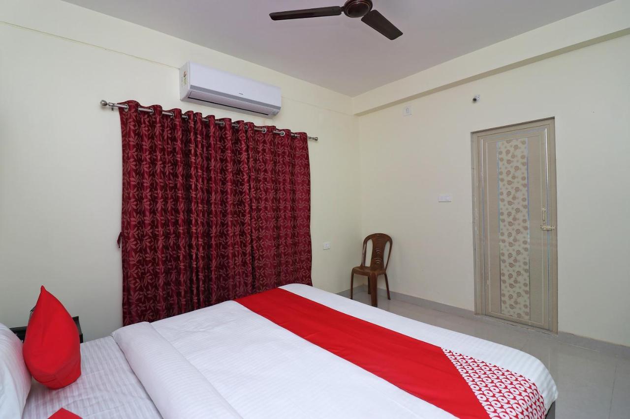קוטאק Oyo Hotel Ayush Palace מראה חיצוני תמונה