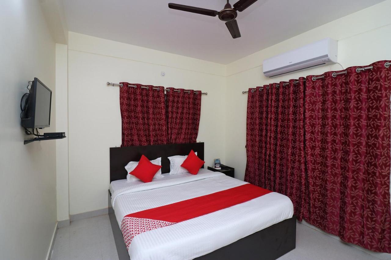 קוטאק Oyo Hotel Ayush Palace מראה חיצוני תמונה