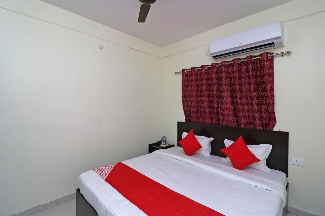 קוטאק Oyo Hotel Ayush Palace מראה חיצוני תמונה