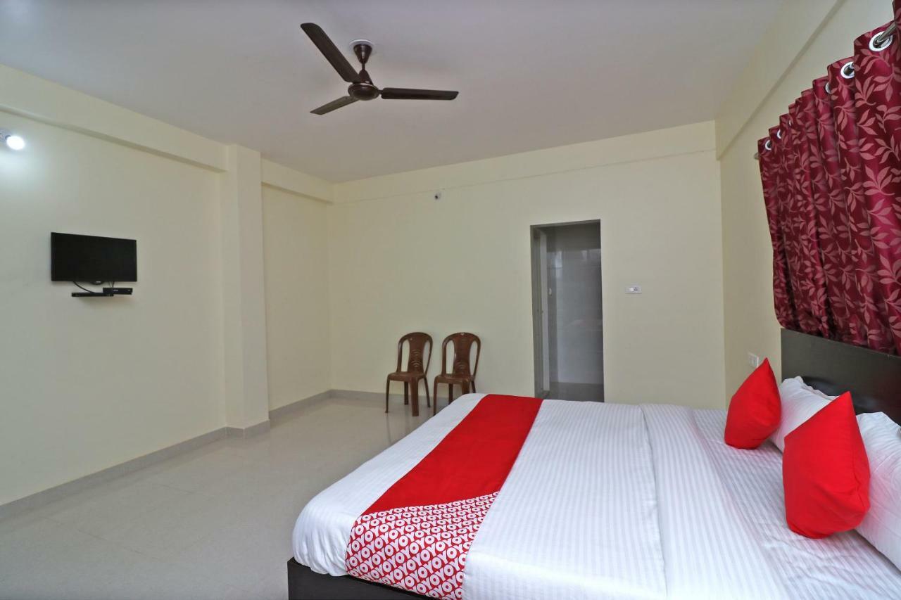 קוטאק Oyo Hotel Ayush Palace מראה חיצוני תמונה