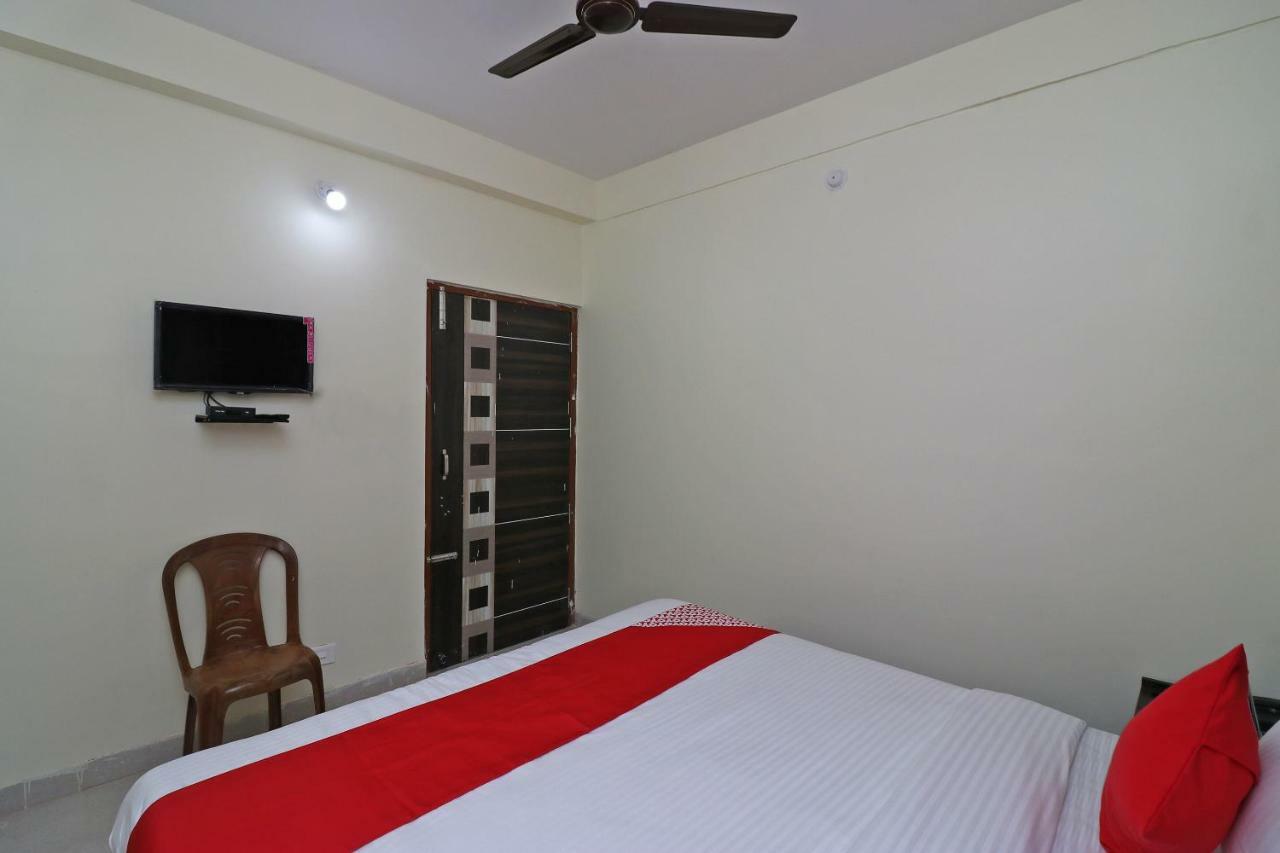 קוטאק Oyo Hotel Ayush Palace מראה חיצוני תמונה