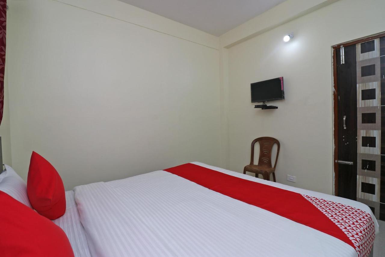 קוטאק Oyo Hotel Ayush Palace מראה חיצוני תמונה